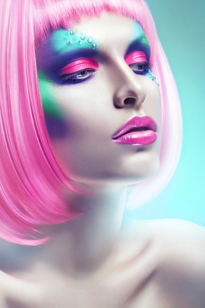 Woman with pink hair - Foto, afbeelding