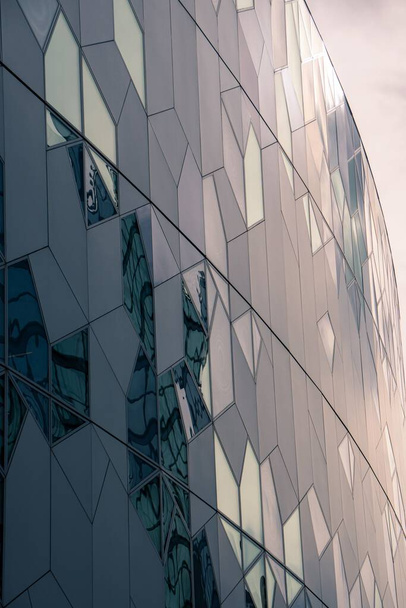 A closeup of glass building facade - Foto, afbeelding