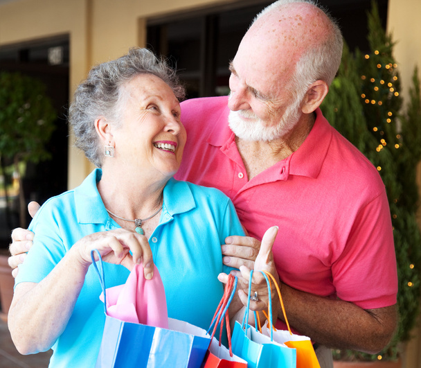 Shopping Seniors In Love - 写真・画像