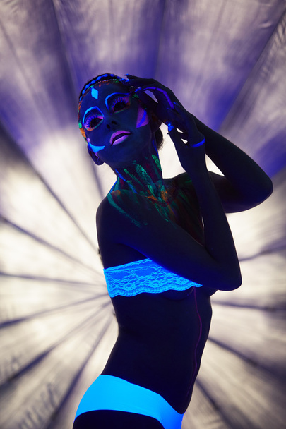 Fantastic go-go dancer with luminous body art - Фото, зображення
