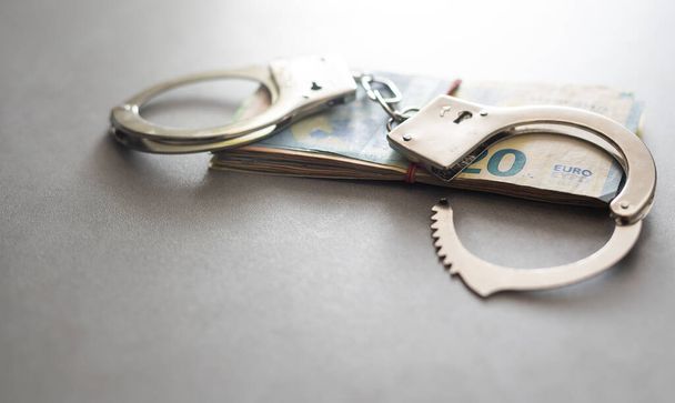 Handcuffs and Euro Money. economic fraud. - Foto, Imagen
