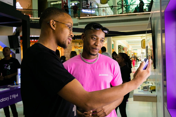 Cape Town, South Africa - October 22, 2022: Customer shopping for mobile phone in retail store - Foto, Imagen