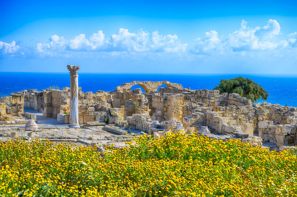 Paisagem com ruínas de Kourion, parte do Património Mundial Sítio arqueológico, distrito de Limassol, Chipre - Foto, Imagem