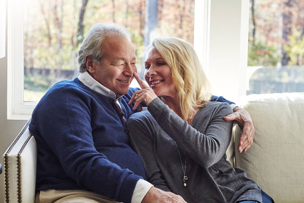 I always knew youre the one for me. an affectionate senior married couple spending time together at home - Foto, Bild