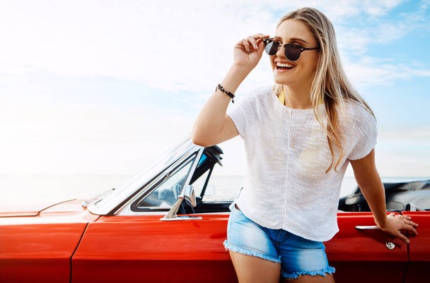 I never want this summer to end. a happy young woman enjoying a summers road trip - Фото, зображення