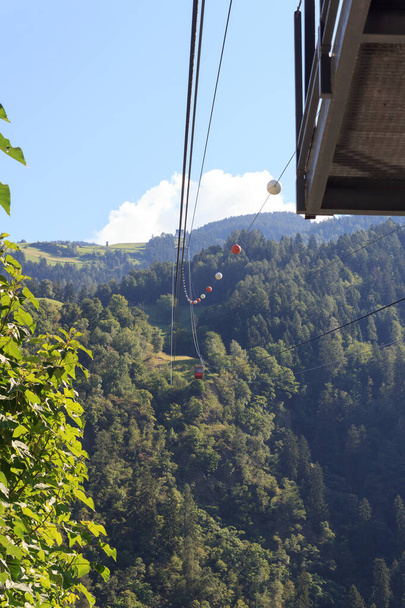 Elevador de gôndola (teleférico) para montanha Hirzer em Saltaus, Tirol do Sul, Itália - Foto, Imagem