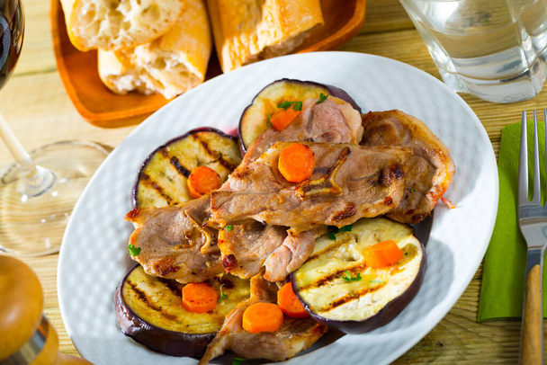 Barbecued lamb chops served with grilled aubergine and carrot - Fotoğraf, Görsel