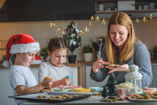 Mother with children baking cookies for Christmas - Fotoğraf, Görsel