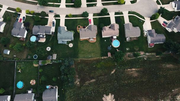 Aerial view of cozy country houses in Grand Rapids, Michigan, USA - 写真・画像
