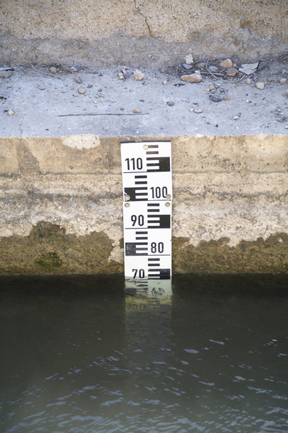 Messung des Flusses - Foto, Bild