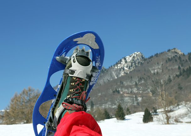 raquetas de nieve modernas en la montaña
 - Foto, Imagen