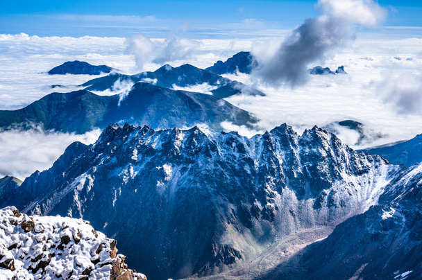 The mountains over the clouds - Foto, imagen