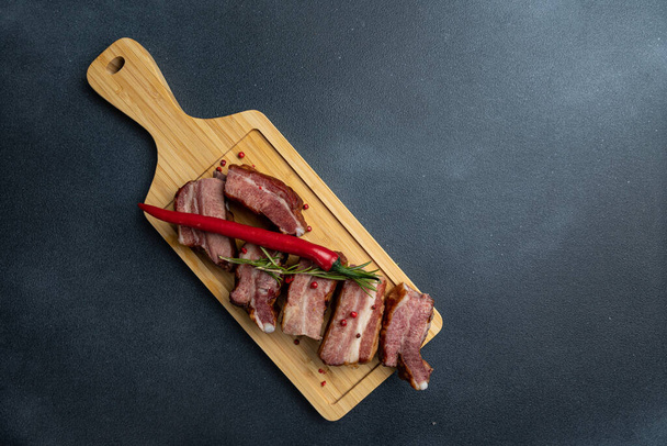 Delicious meat dishes prepared by the chef - 写真・画像