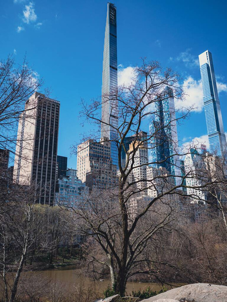 A vertical shot of the tall skyscrapers in New York - Φωτογραφία, εικόνα