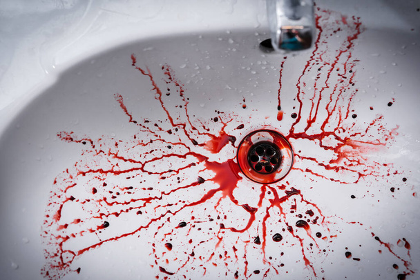Scary crime scene with a dirty bathroom sink and blood splatters - Foto, Imagem