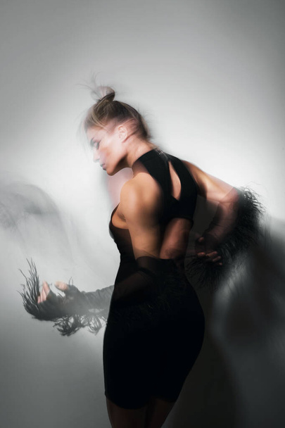 Fashion portrait of dancing woman wearing long tulle gloves taken with a long exposure for motion blur effect - Foto, Imagem