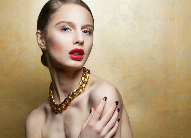  Luxury glaumor woman with perfact make up and golden necklace.  - Fotografie, Obrázek