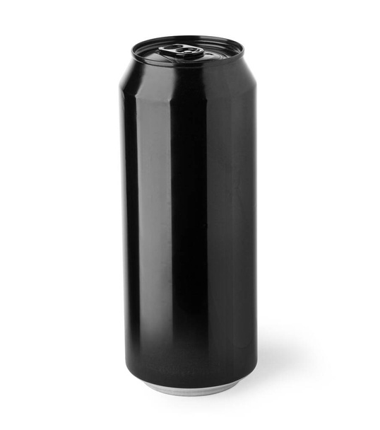 Алюминиевый черный может макет изолирован на белом фоне. 500 мл алюминиевой соды может макет. - Фото, изображение