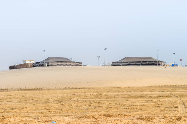 Tents at a desert camping site in Qatar - Foto, afbeelding