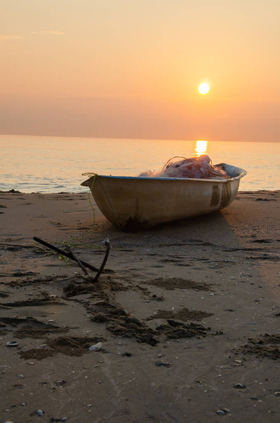 Mar de manhã com barcos de pesca à beira-mar. - Foto, Imagem