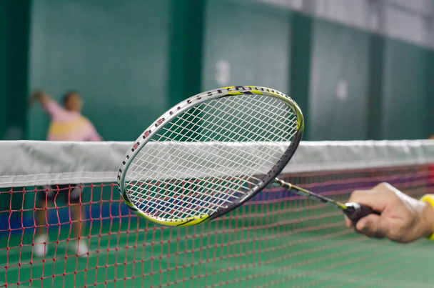 Sportowiec gra badminton obraz wysokiej rozdzielczości - Zdjęcie, obraz