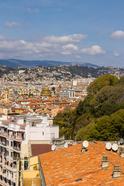 Panorama del centro storico di Nizza e del Mediterraneo dalle vette della collina del castello - Foto, immagini