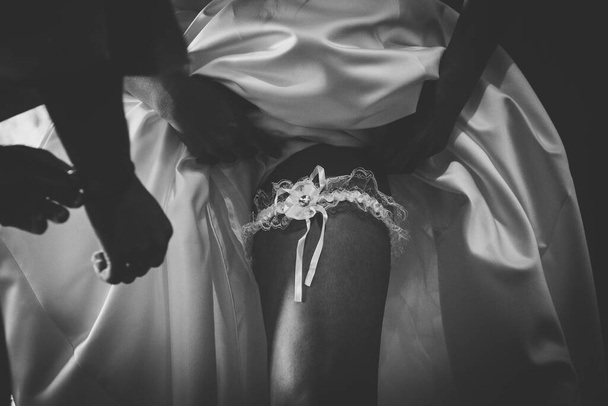 This captivating image showcases a creative and artistic photograph of bridal accessories, including earrings, shoes, garters, jewelry, and perfume. The photograph is a beautiful composition of various elements, highlighting the intricate details of  - Fotoğraf, Görsel