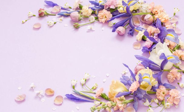 beautiful spring flowers on paper background - Foto, Imagen