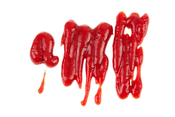 Червоний томатний соус або кетчуп ізольовані на білому тлі. Вид зверху. Плоский прошарок
. - Фото, зображення