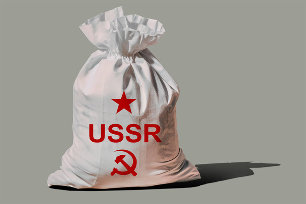 Λευκή τσάντα με την επιγραφή ΕΣΣΔ. Κόκκινο αστέρι, σφυρί και δρεπάνι. - Φωτογραφία, εικόνα