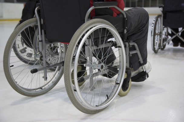 De ongeldige persoon op de rolstoel - Foto, afbeelding