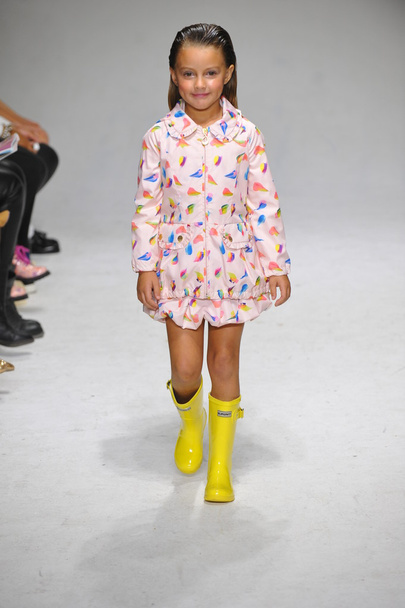 Oil and Water preview at petitePARADE Kids Fashion Week - Foto, imagen