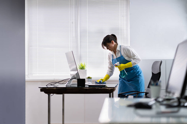 Janitor Cleaning Office Desk. Hygiene Cleaner Service - Foto, Imagen