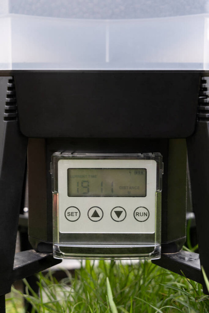 Automatic fish feeder, close-up display, solar powered - Foto, afbeelding