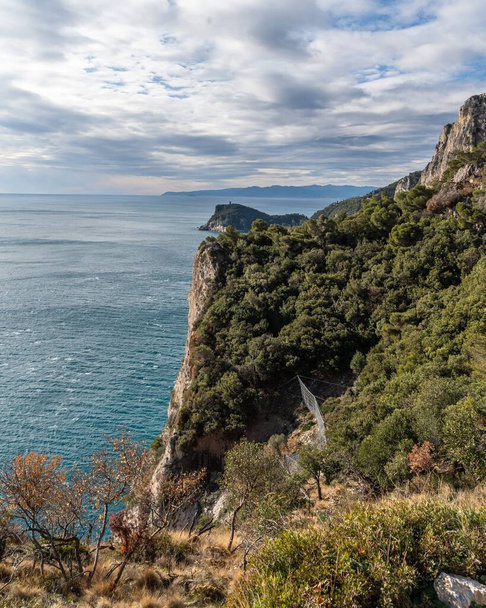 A vertical shot of the rocky Liguria coastline near Noli, Italy - Foto, afbeelding