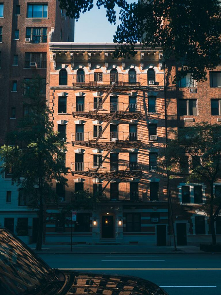 A vertical shot of Hell's Kitchen Building in New York City, USA - Fotó, kép