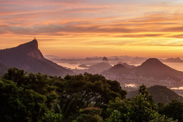 amanhecer em vista chinesa no Rio de Janeiro, Brasil. - Foto, Imagem