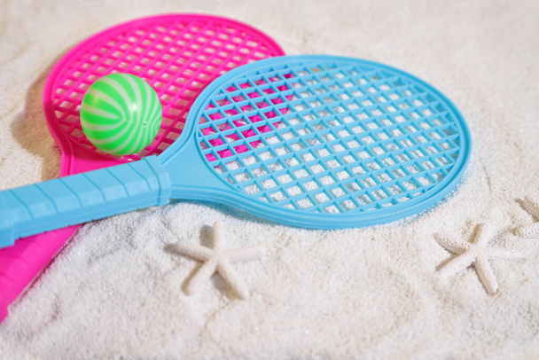 Beach tennis set, rackets and ball on sand - Foto, Imagen