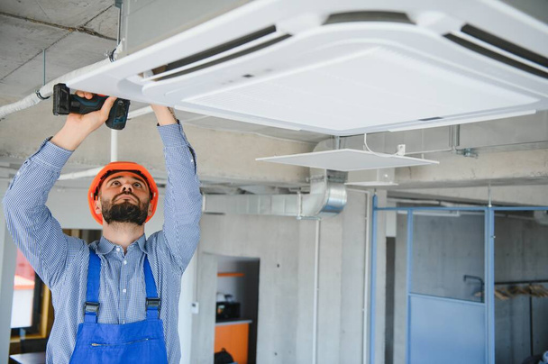 Air Conditioner Install And AC Repair Service. - Foto, Imagen