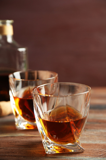Whiskey on wooden background - Foto, Bild