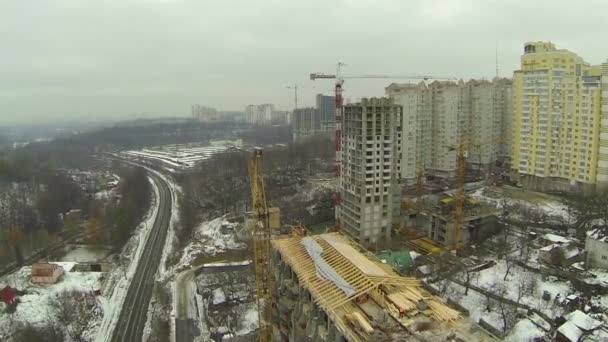 Building house in the winter with cranes. Aerial - Metraje, vídeo