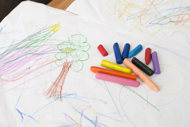 crayons on baby painting - Zdjęcie, obraz