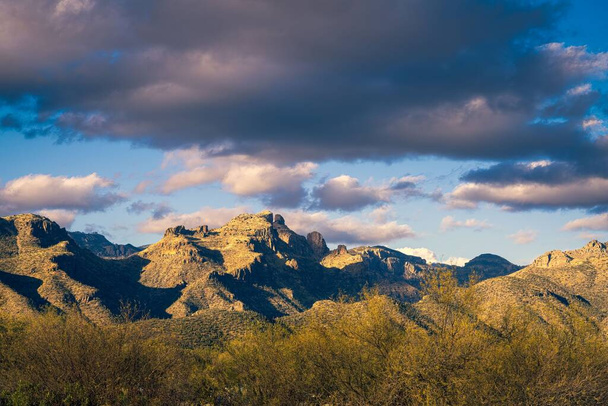 A beautiful view of Santa Catalina mountain range near Tuscon - Foto, immagini