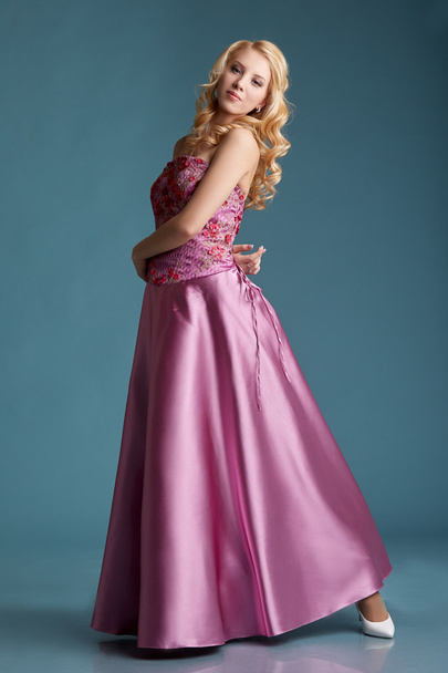 Beautiful young girl posing in long pink dress - Foto, immagini