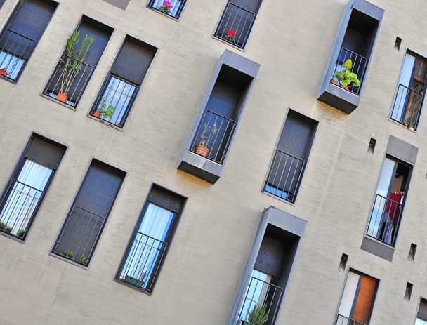 Modernin asuintalon ikkunat
 - Valokuva, kuva