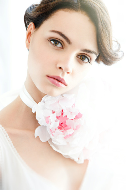 Young beautiful woman face - Foto, afbeelding