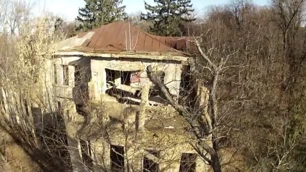 Flight over destroyed house and park in city. Aerial slow - Felvétel, videó