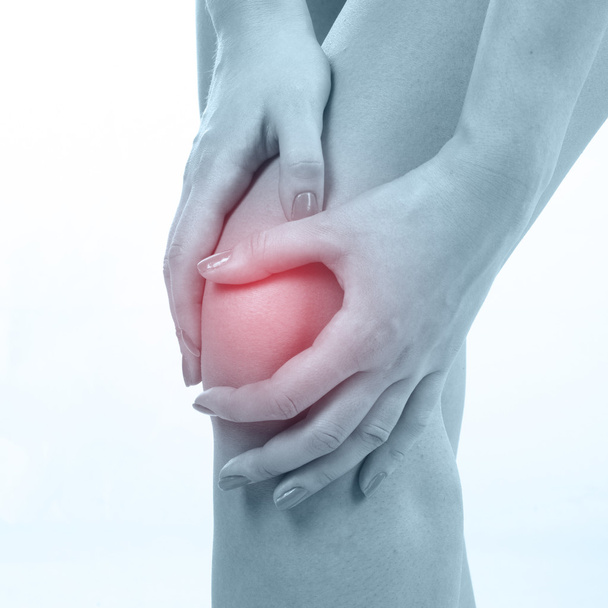 Женщина с болью в колене - Фото, изображение