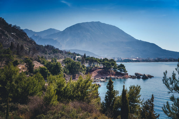 Beautiful seascape. Mountain coast of the Adriatic Sea in Montenegro near the city of Bar - Foto, Imagen