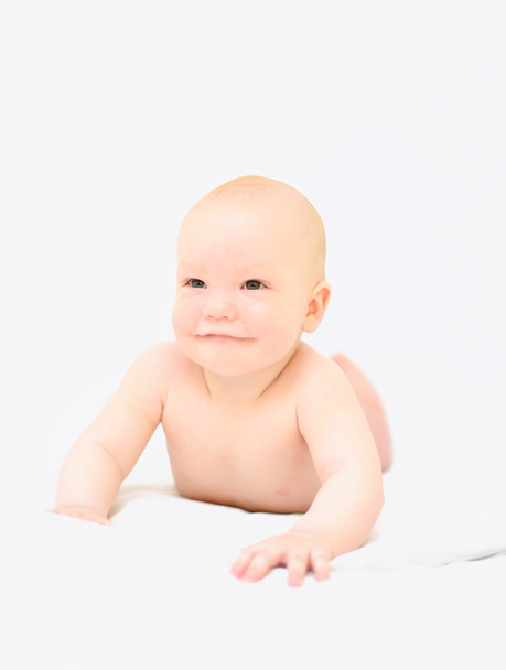 Engraçado pequeno bebê em branco
 - Foto, Imagem